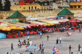 Image - La place El Hedim est à l'entrée de la médina de la ville de Meknès